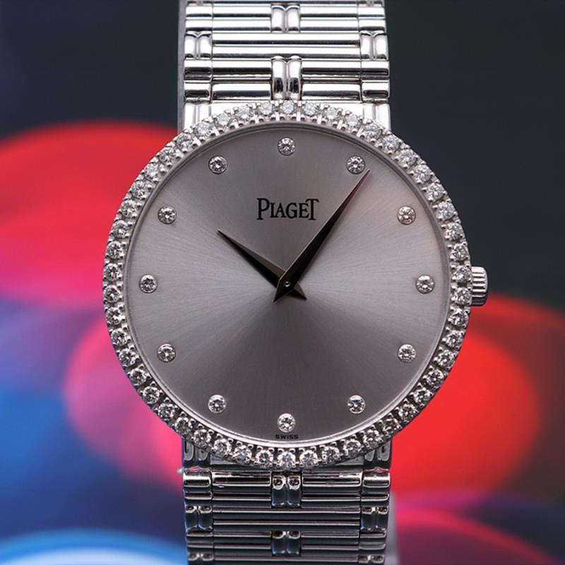 32 PIAGET